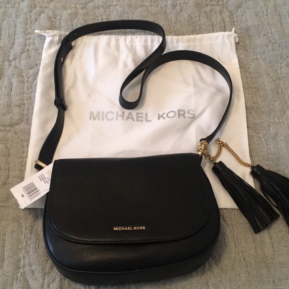MICHAEL Michael Kors Handbags - NWT Michael Kors ELYSE large leather saddle bag